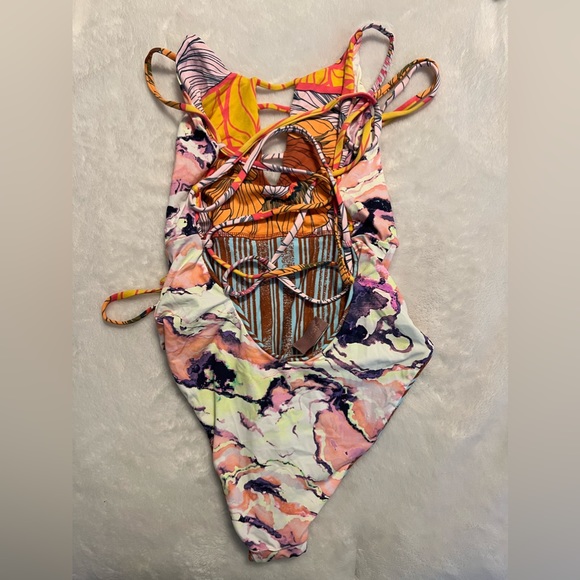 Women’s Maaji “Sixteen Candles” One-Piece Reversible Swimsuit in Size S -NWOT’s - Picture 5 of 10